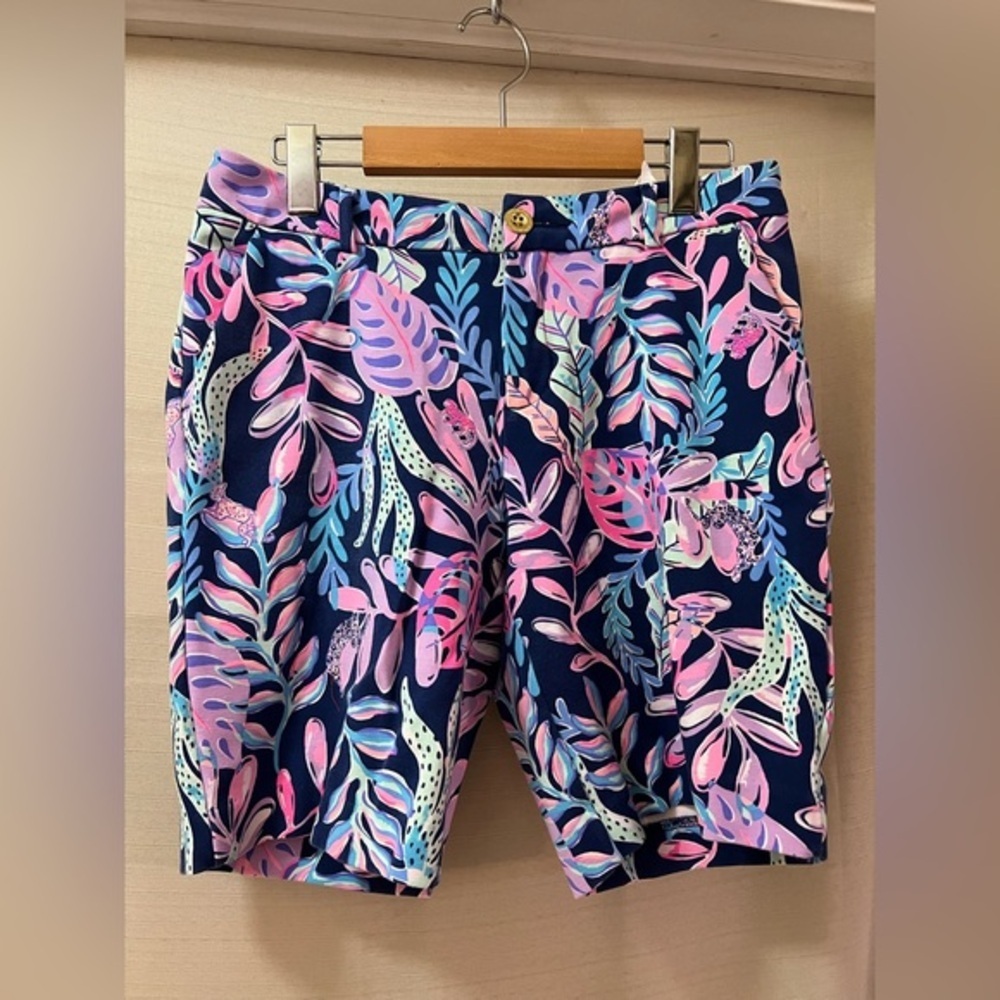 ⚪️ Lily Pulitzer Colorful Leaf Print Shorts size 4 fun summer colourful